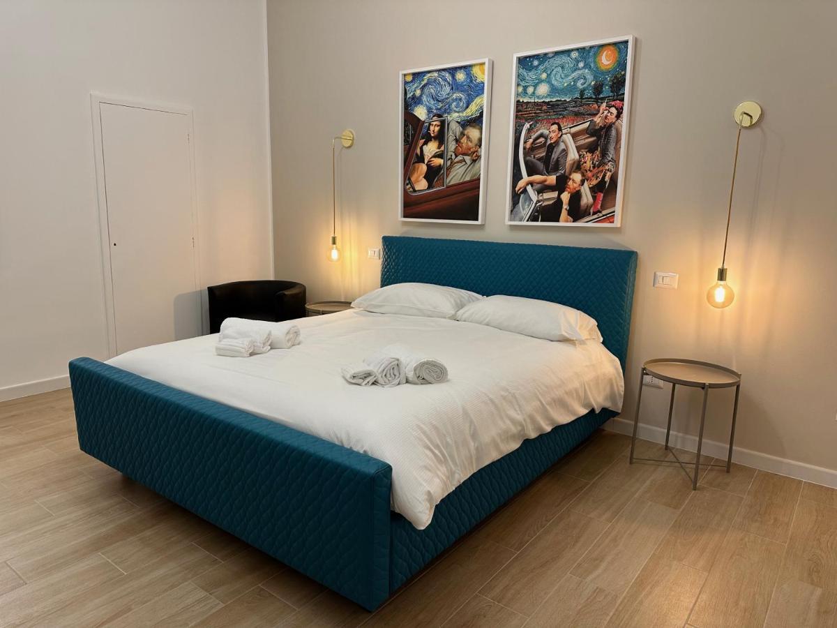 Nouvelle Vag - Apartment & Room Trani Esterno foto