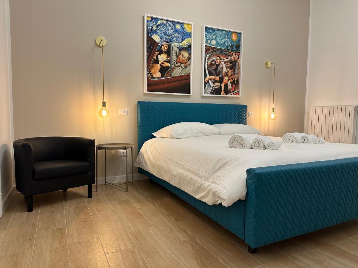 Nouvelle Vag - Apartment & Room Trani Esterno foto