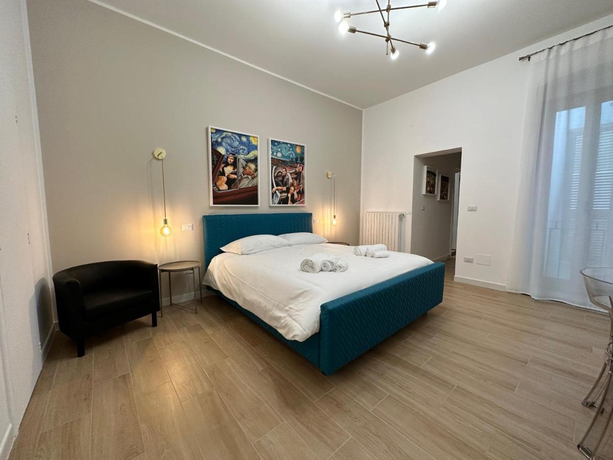 Nouvelle Vag - Apartment & Room Trani Esterno foto