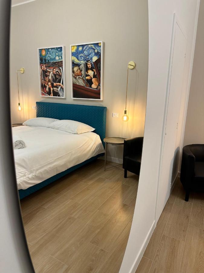 Nouvelle Vag - Apartment & Room Trani Esterno foto