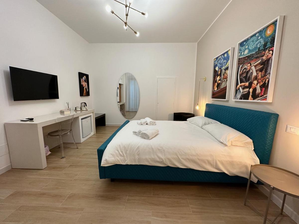 Nouvelle Vag - Apartment & Room Trani Esterno foto