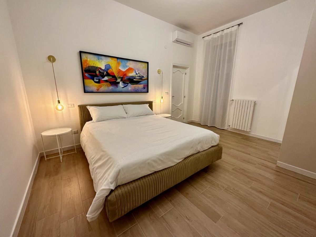 Nouvelle Vag - Apartment & Room Trani Esterno foto