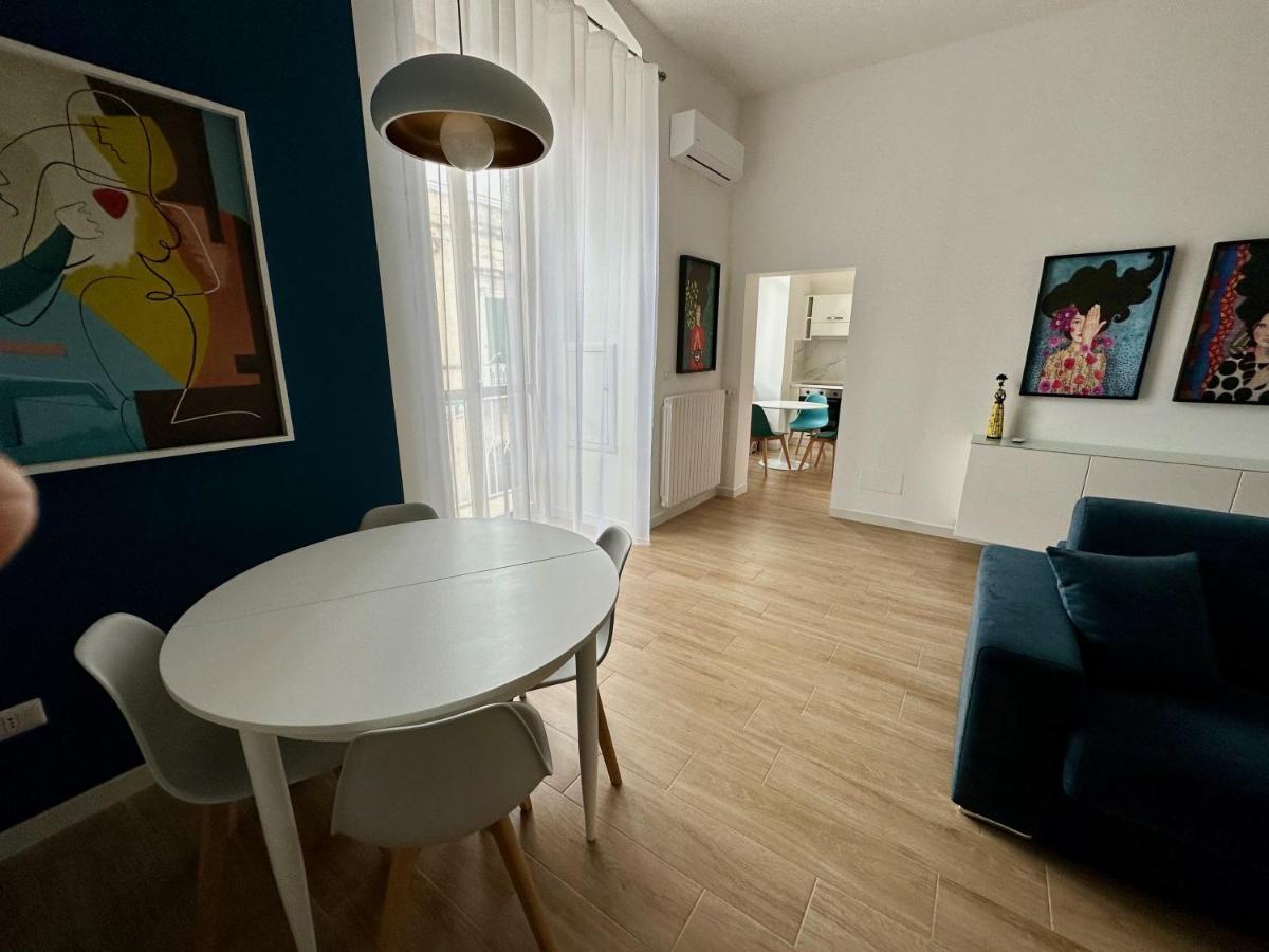 Nouvelle Vag - Apartment & Room Trani Esterno foto