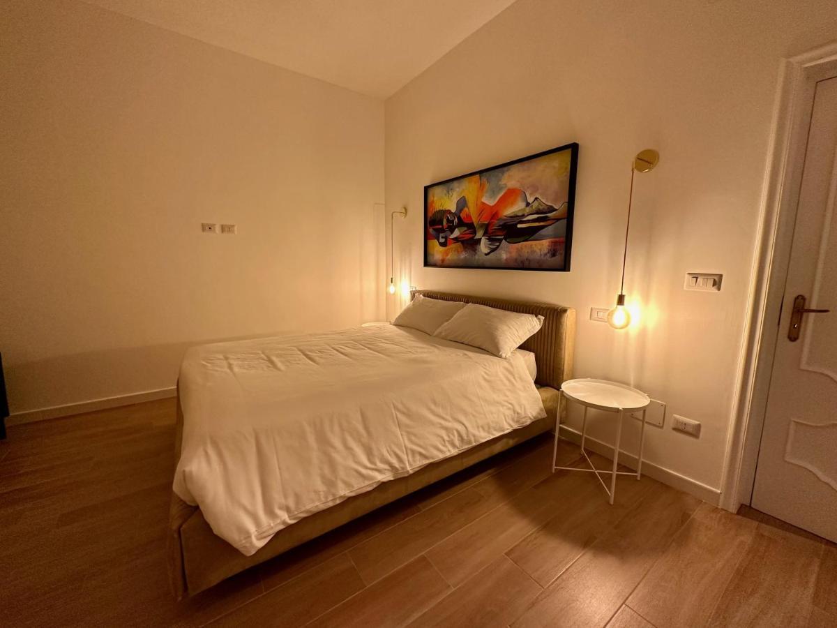 Nouvelle Vag - Apartment & Room Trani Esterno foto